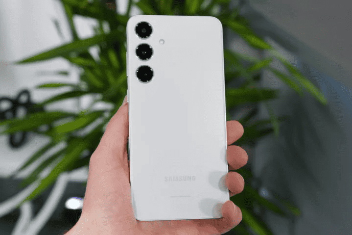 Samsung Galaxy S24 и S24+ представлены в версиях с Exynos 2400/Snapdragon 8 Gen 3 фото