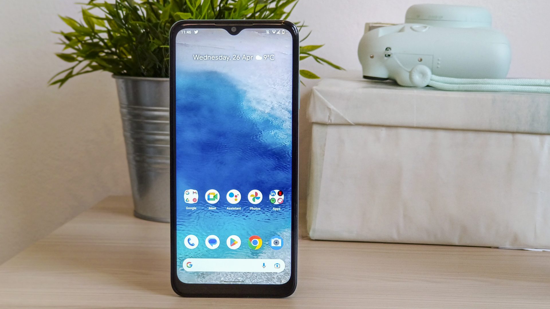 Лучший бюджетный телефон 2024 года фото