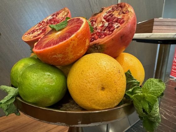 iPhone 15 Plus против iPhone 15 Pro: компактное превосходство или габаритная доступность фото