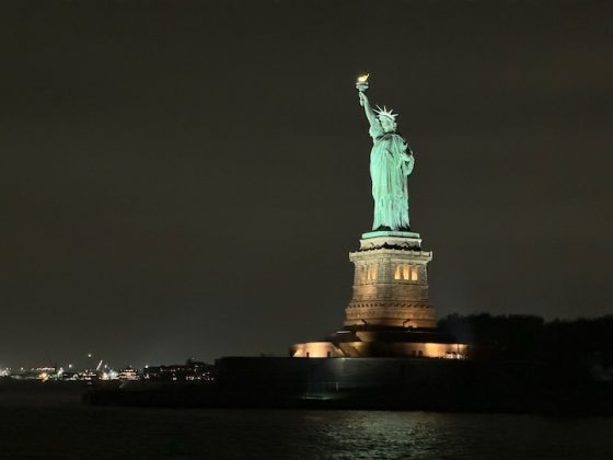 iPhone 15 Plus против iPhone 15 Pro: компактное превосходство или габаритная доступность фото