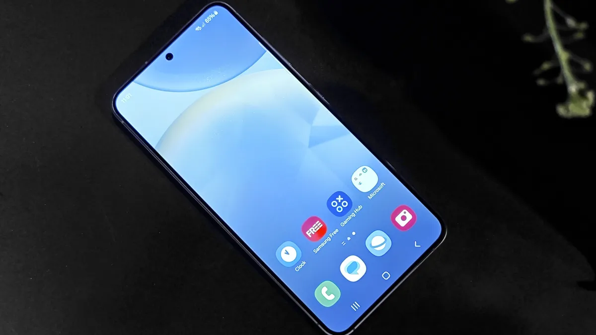 Samsung Galaxy S24 против Google Pixel 8: ключевые отличия фото