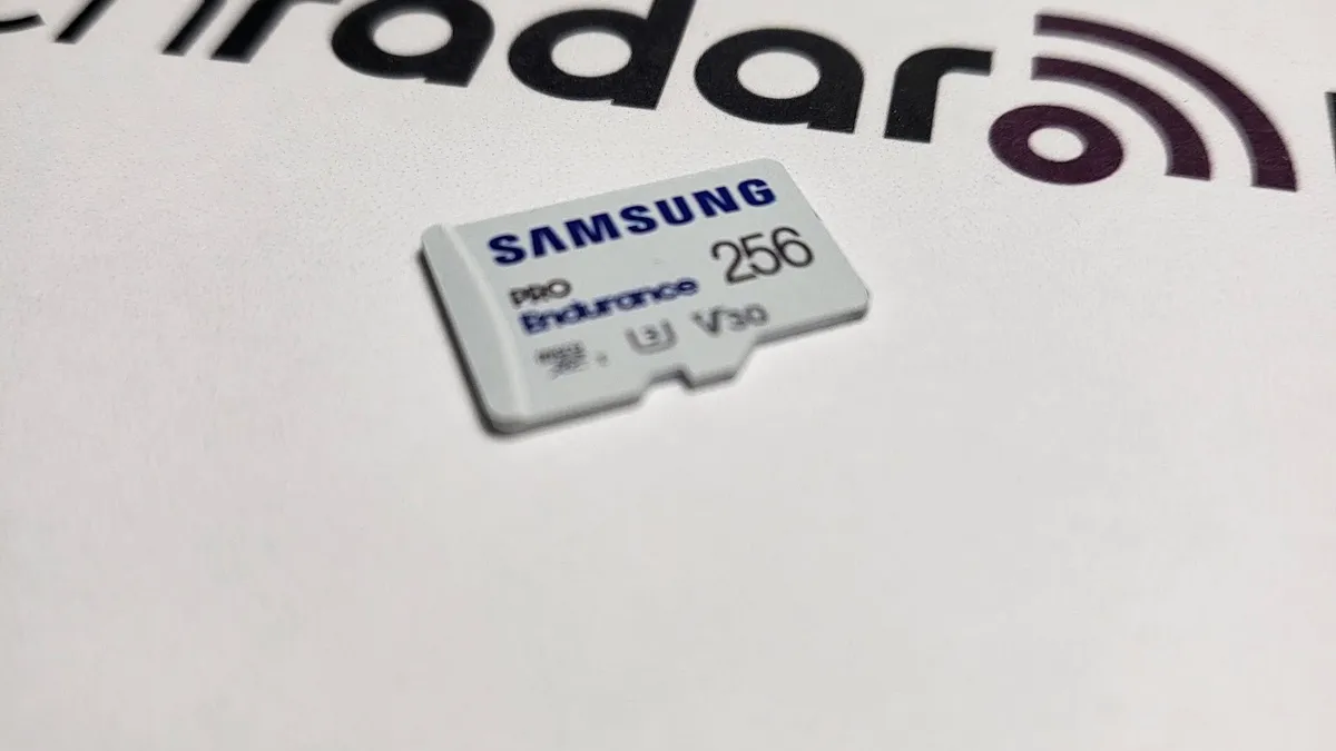 Лучшие карты памяти microSD 2024 года фото