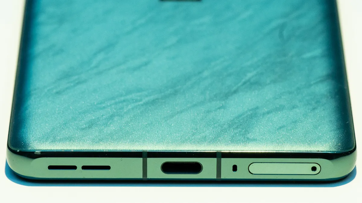 Обзор OnePlus 12: самый лучший смартфон на рынке фото