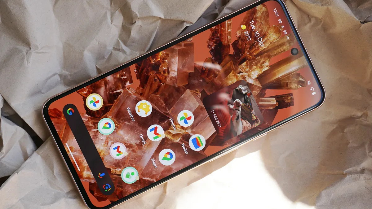 Samsung Galaxy S24 против Google Pixel 8: ключевые отличия фото