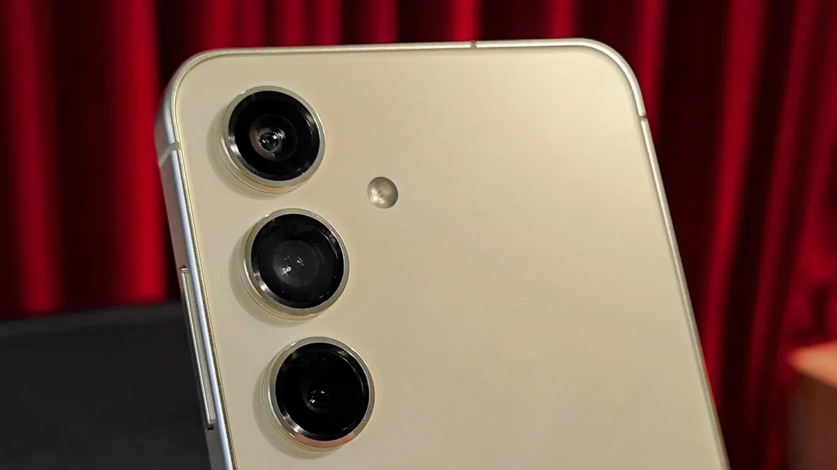 Samsung Galaxy S24 против Google Pixel 8: ключевые отличия фото