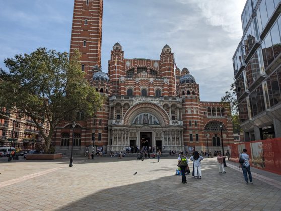 Samsung Galaxy S24 против Google Pixel 8: ключевые отличия фото