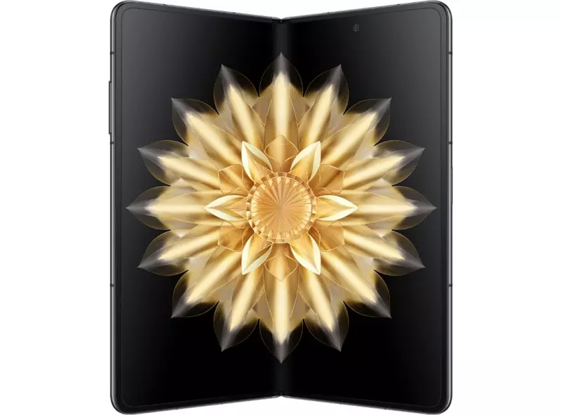 Лучшие премьеры недели: от смарт-часов Motorola до флагманской "раскладушки" Honor фото