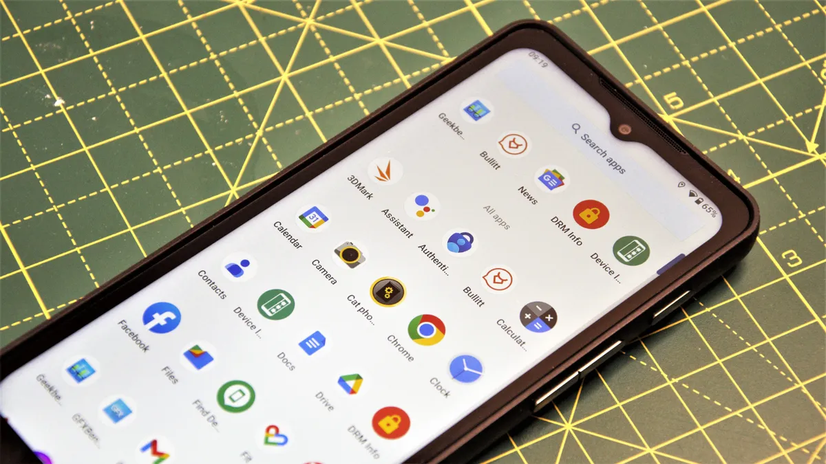 Рейтинг лучших прочных телефонов 2024 года фото