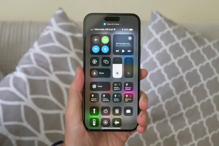 iPhone 15 Plus против iPhone 15 Pro: компактное превосходство или габаритная доступность фото