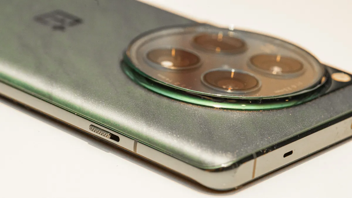 Обзор OnePlus 12: самый лучший смартфон на рынке фото
