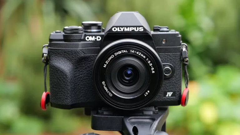 274624Olympus OM-D E-M10 Mark IV — лучшая беззеркальная камера для новичков