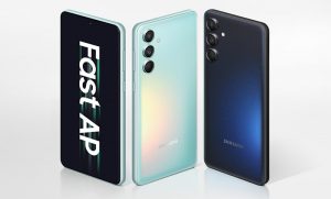 Samsung представляет телефон Galaxy M55 5G со стереодинамиками и фронталкой на 50 мегапикселей