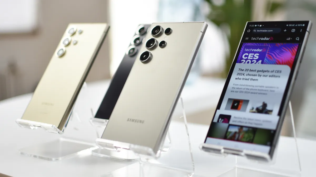 Samsung Galaxy S24 Ultra против Samsung Galaxy Z Fold 5: основные отличия фото