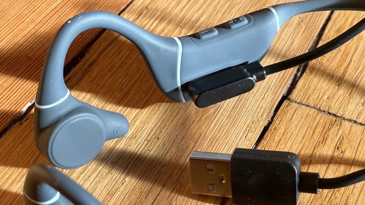 Лучшие водонепроницаемые наушники 2024 года фото