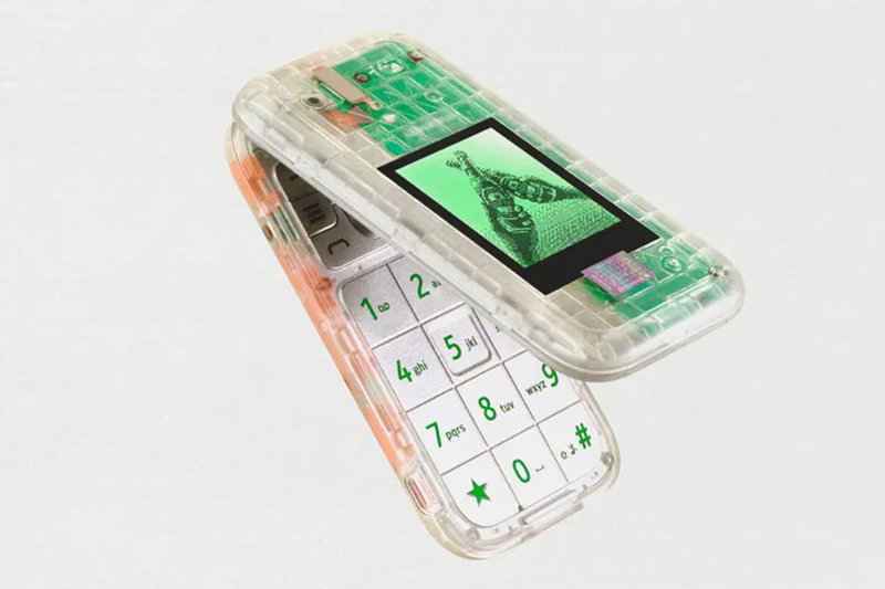 Выпущен «Скучный телефон» с прозрачным корпусом и без социальных сетей фото