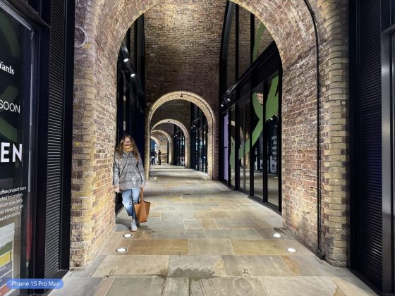 Столкновение камерофонов: битва между iPhone 15 Pro Max, Pixel 8 Pro и Galaxy S24 фото