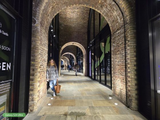 Столкновение камерофонов: битва между iPhone 15 Pro Max, Pixel 8 Pro и Galaxy S24 фото