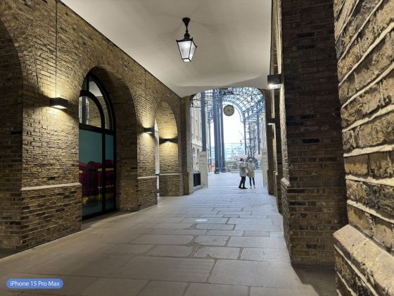 Столкновение камерофонов: битва между iPhone 15 Pro Max, Pixel 8 Pro и Galaxy S24 фото