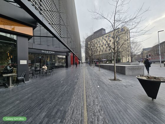 Столкновение камерофонов: битва между iPhone 15 Pro Max, Pixel 8 Pro и Galaxy S24 фото