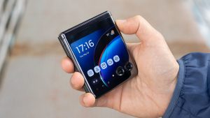 Предварительный обзор Motorola Razr Plus (2024)