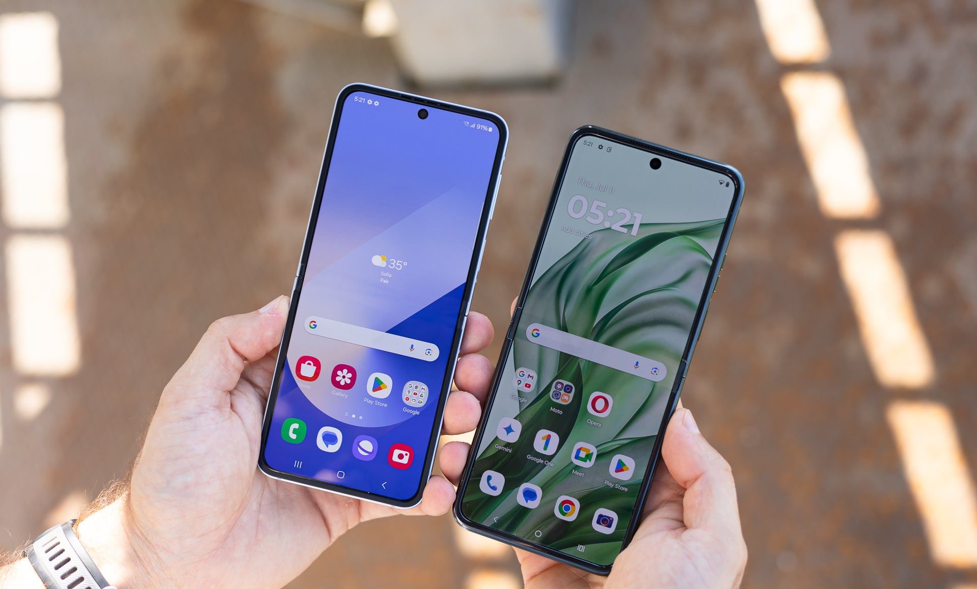 Galaxy Z Flip 6 vs Motorola Razr Plus