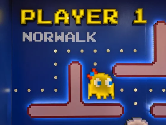 Сравнение Google Pixel 8a и iPhone 15 фото