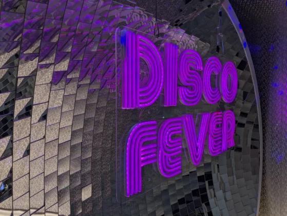 Сравнение Google Pixel 8a и iPhone 15 фото