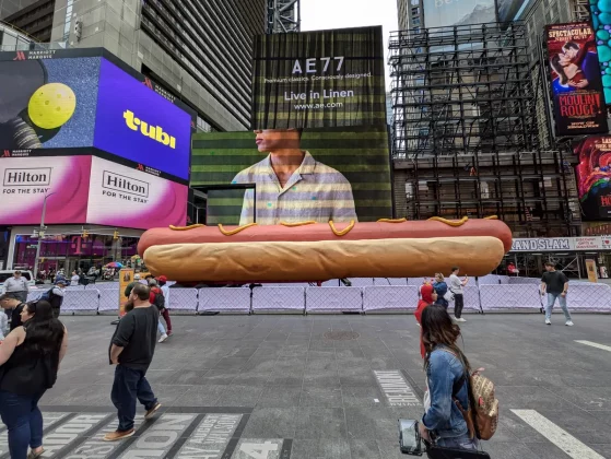 Сравнение Google Pixel 8a и iPhone 15 фото