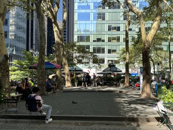 Сравнение Google Pixel 8a и iPhone 15 фото