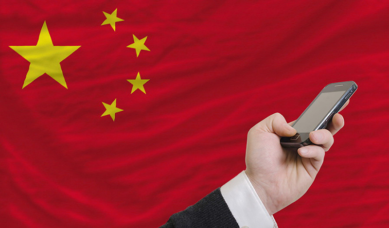 В РФ вдвое вырос спрос на китайские смартфоны флагманского уровня фото