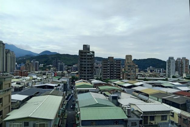 Обзор realme C65 фото