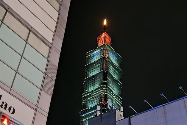 Обзор realme C65 фото