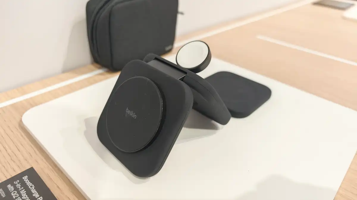 Лучшие продукты на выставке IFA 2024 картинка Belkin BoostCharge Magnetic Foldable Charger