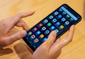 В РФ приехал смартфон Infinix Smart 9 с защитой от влаги и ценой менее 8 тысяч рублей