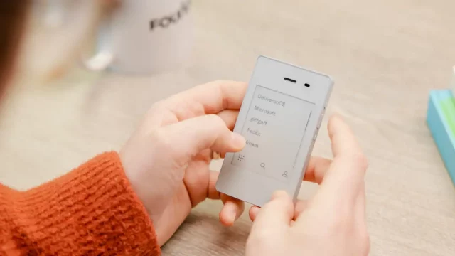 Light-Phone-2_review_2