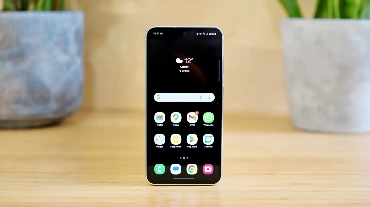 Galaxy S25 FE против Galaxy S23 FE