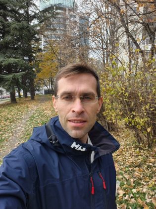 Samsung Galaxy S24 FE - селфи