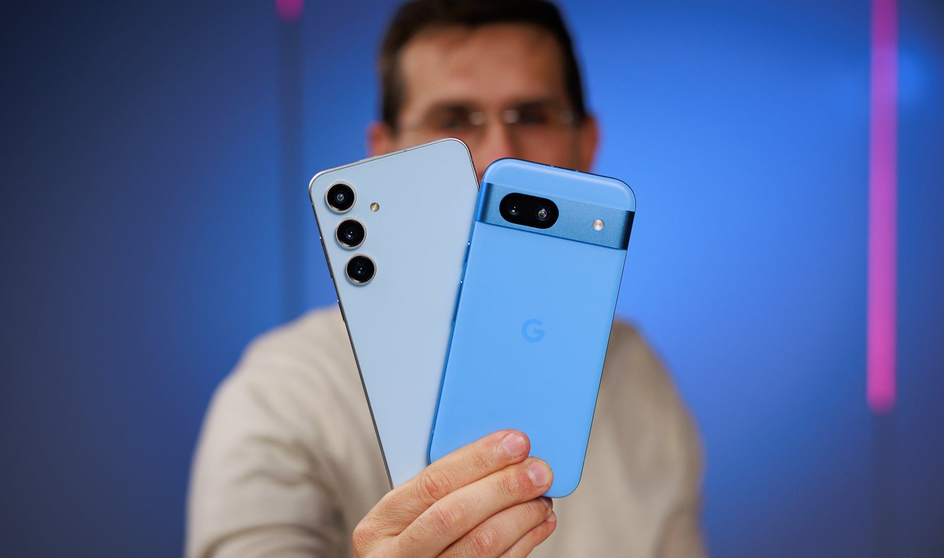 Google Pixel 8a или Samsung Galaxy S24 FE: в чём разница?