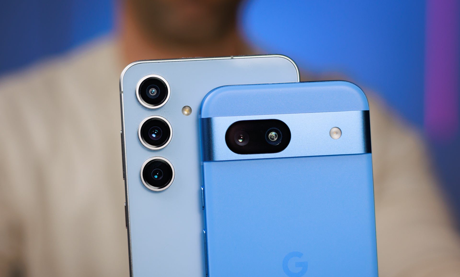 Google Pixel 8a или Samsung Galaxy S24 FE: в чём разница?