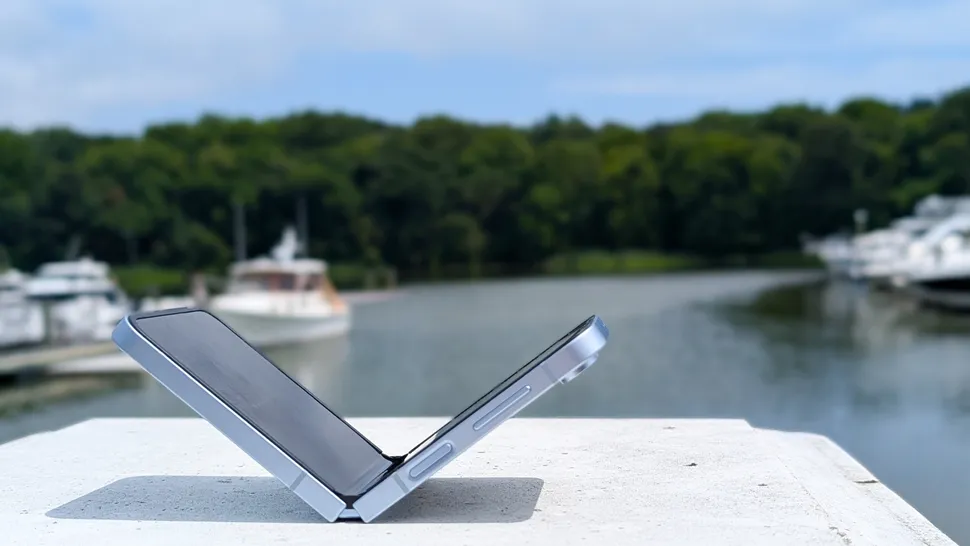 288223Samsung возможно снизит цены на раскладушку Galaxy Z Flip 6