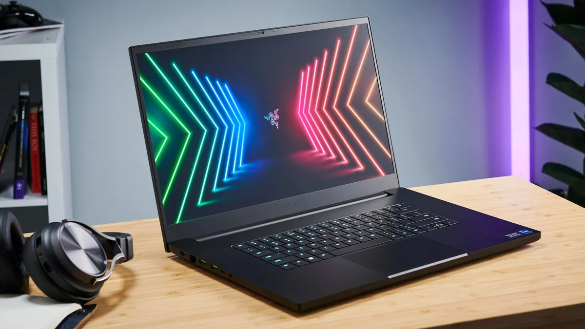 Лучшие 17-дюймовые ноутбуки 2024 года картинка Razer Blade 17 (2022)