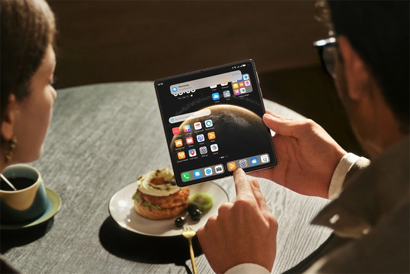 В РФ представили раскладной смартфон Huawei Mate X6 с защитой от воды и продвинутыми камерами картинка Huawei Mate X6