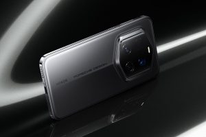 Лучшие премьеры недели: от кнопочного телефона BQ с рацией до огромного цветного ридера PocketBook