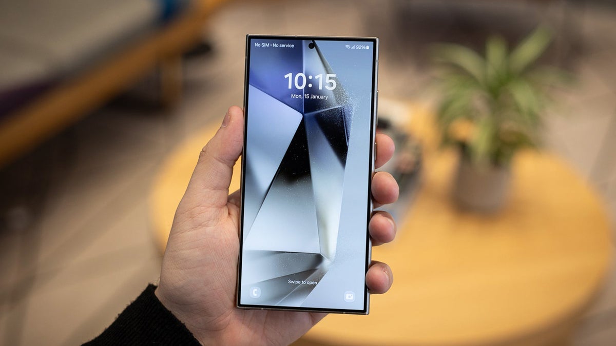 295278У Galaxy S24 Ultra большой экран, но возникла маленькая проблема