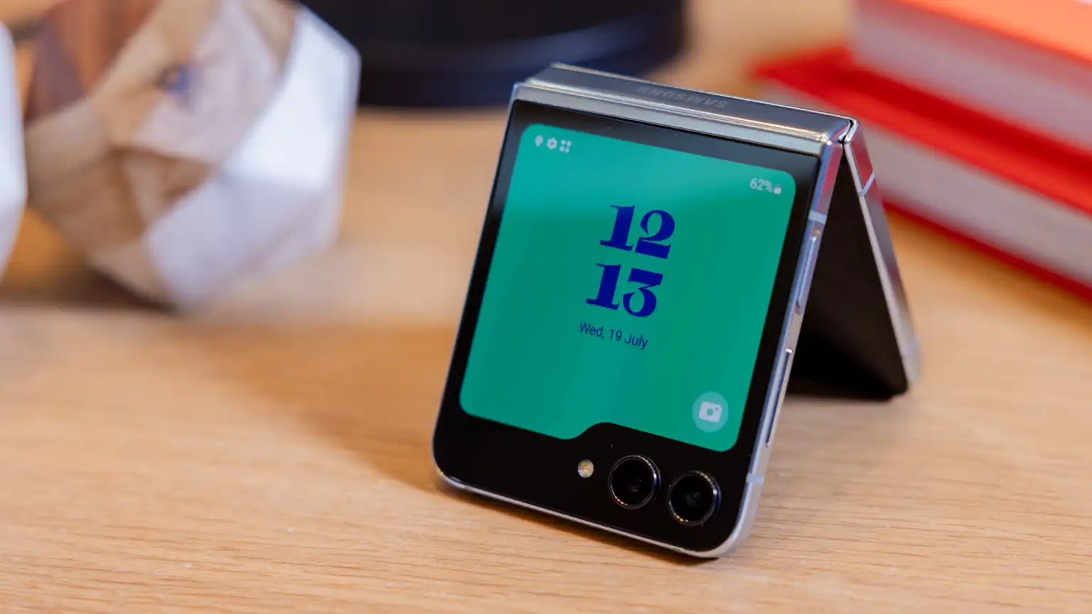 295449Galaxy Z Flip FE, возможно, будет обладать производительностью Galaxy S24 FE