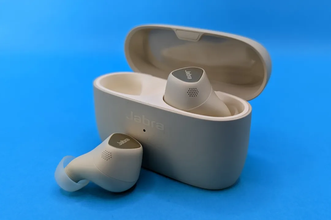 Обзор и рейтинг лучших альтернатив AirPods в 2025 году фото