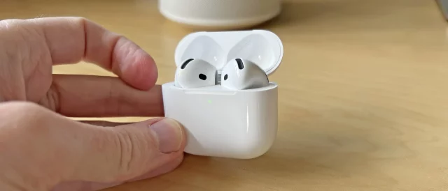 Apple AirPods 4