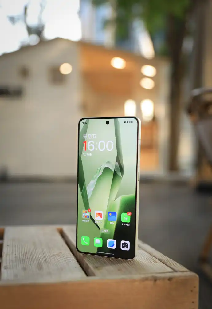 Первый взгляд на OnePlus 13R фото