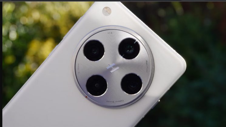 Oppo Find X8 Pro против iPhone 16 Pro: чем отличаются телефоны? фото