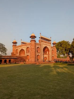 Сравниваем камеры Google Pixel 8a и Redmi Note 14 Pro+ фото